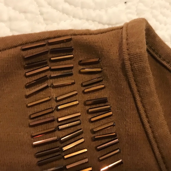 Alfred Dunner brown short-sleeved blouse with coppery-bronze pin beading (2X) - Picture 11 of 16